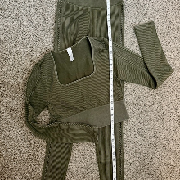 OFFLINE By Aerie Seamless Cable Square Neck long sleeve + Leggings Two Piece - Picture 3 of 13